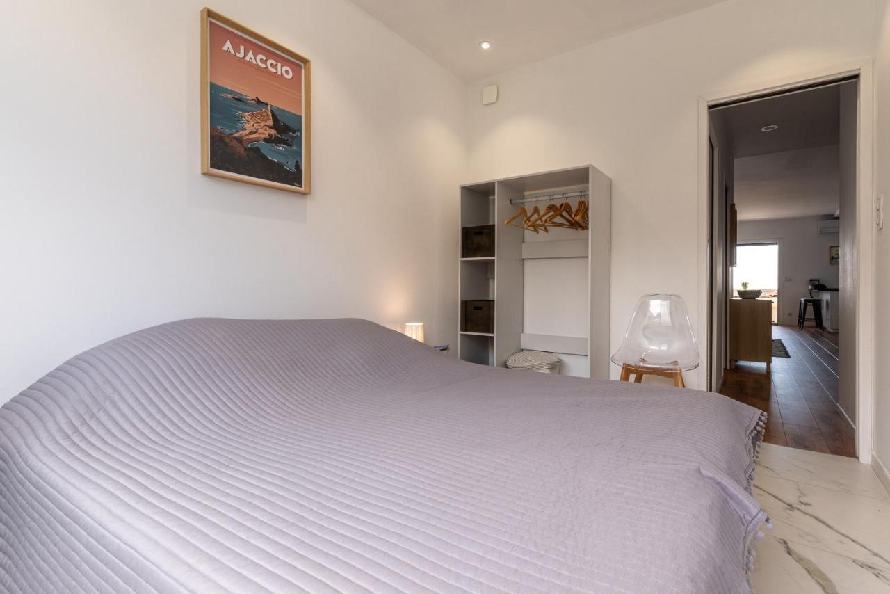 Magnifique Appartement Vue Mer, Spacieux Et Traversant アジャクシオ エクステリア 写真